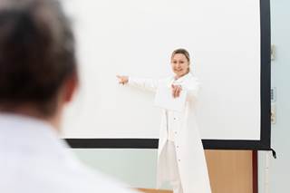 Women presented a median of 28.3% of the total sessions. Women presented a median of 28.3% of the total sessions.