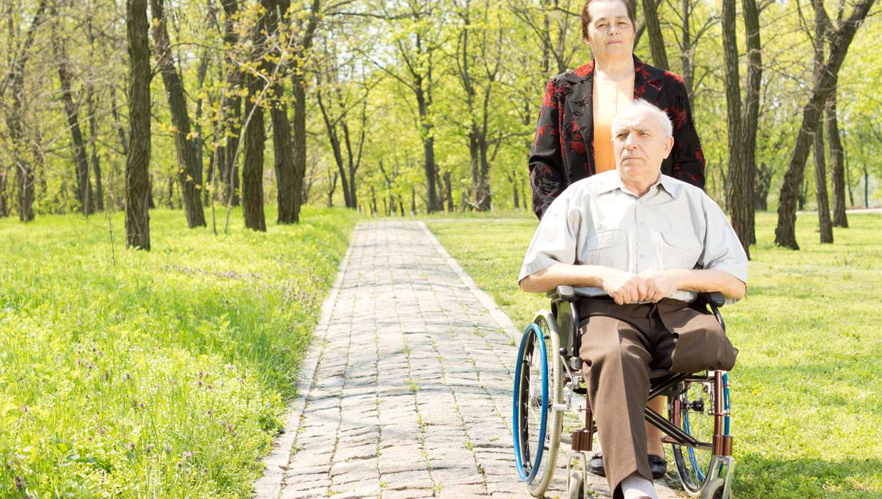 Пожилые и инвалиды