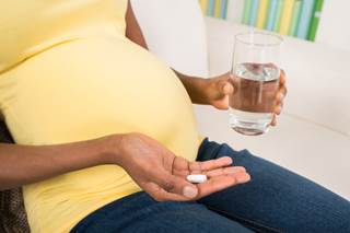 The Task Force recommends that women of childbearing age should take 400 to 800 µg daily. The Task Force recommends that women of childbearing age should take 400 to 800 µg daily.